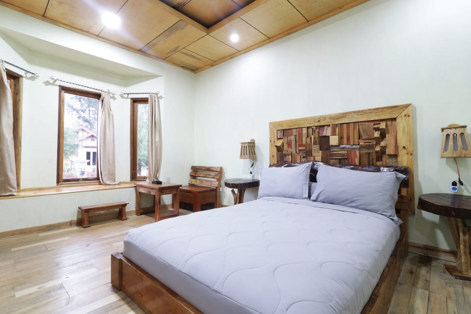 Superior Room | Minibar, WiFi (free), bed sheets