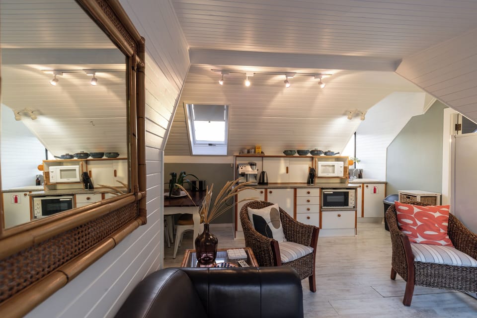 Grand Suite | Private kitchen | Fridge, microwave, oven, stovetop
