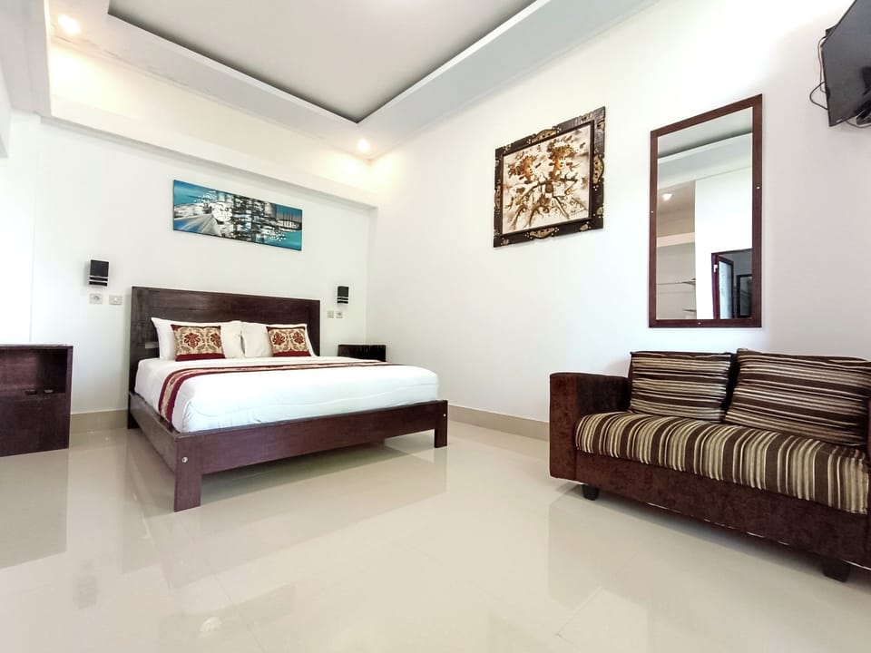 Deluxe Double Room | Hypo-allergenic bedding, desk, laptop workspace, blackout drapes