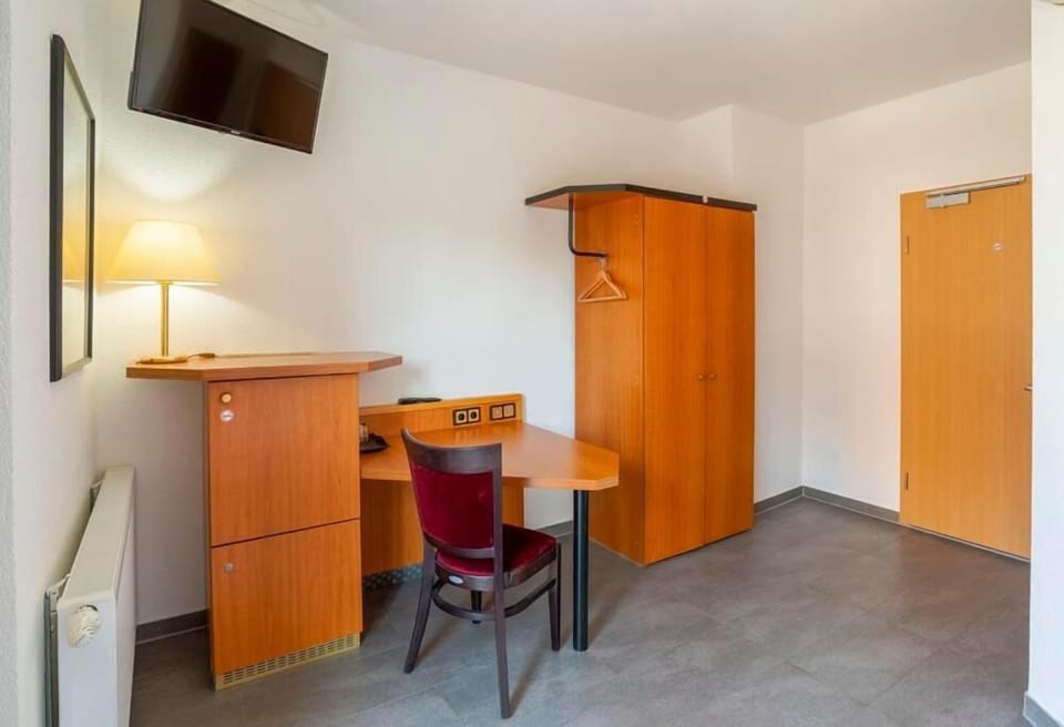 Minibar, in-room safe, desk, laptop workspace