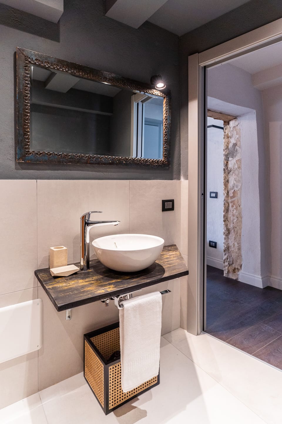 Deluxe Double or Twin Room | Bathroom | Shower, rainfall showerhead, designer toiletries, hair dryer