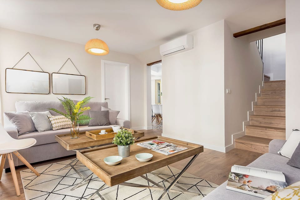 Apartment (3 Bedrooms) | Living area | 32-inch TV with cable channels