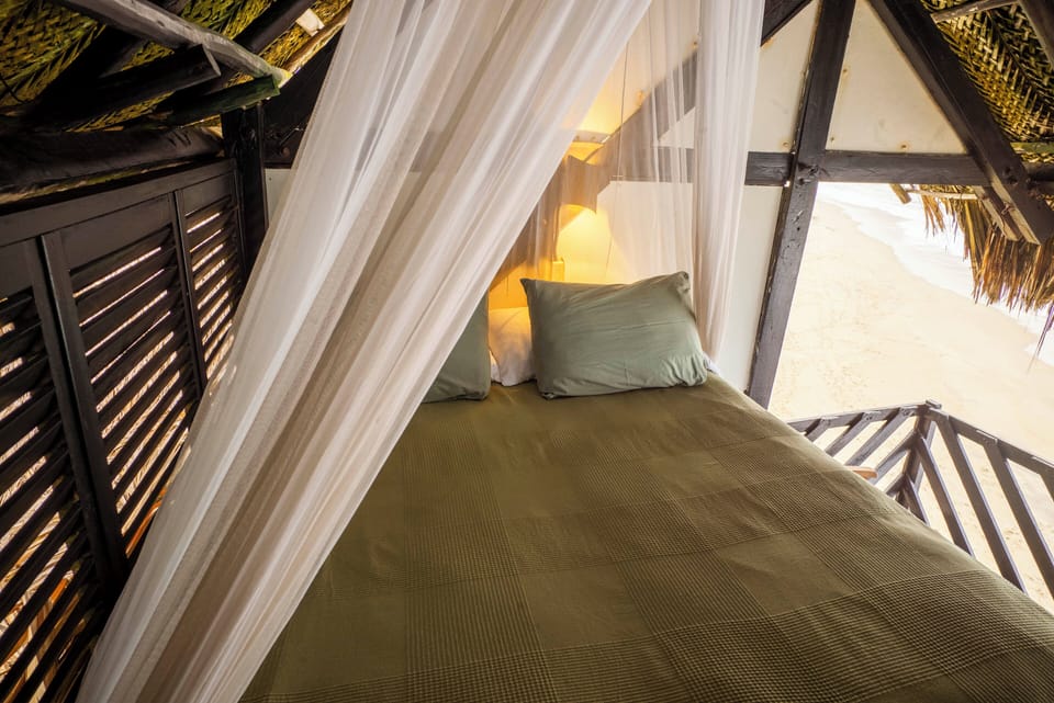 Traditional Room, Oceanfront | Bed sheets