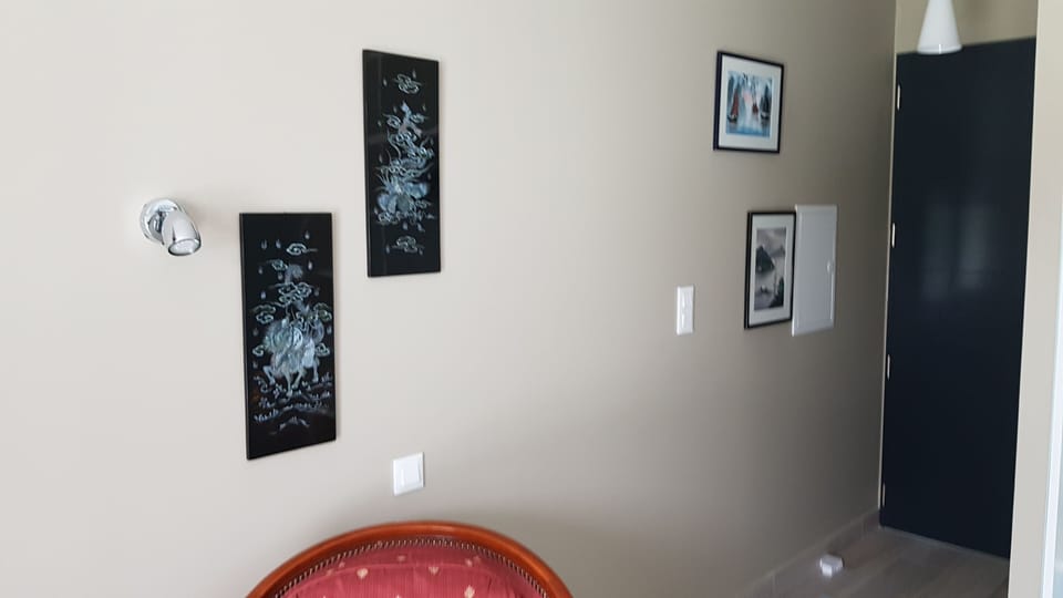 Triple Room (Sauvajou) | Individually decorated, individually furnished, soundproofing