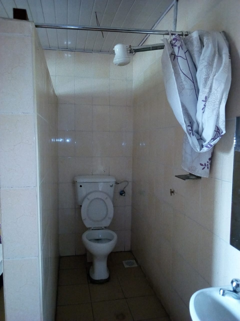 Standard Single Room | Bathroom | Shower, slippers, towels, soap