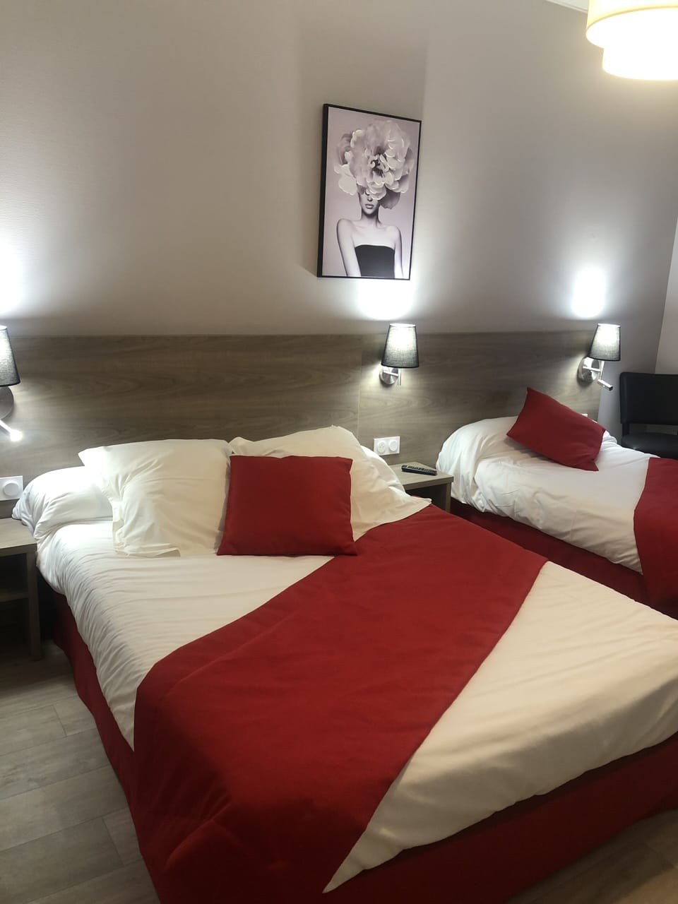 Triple Room | Desk, soundproofing, iron/ironing board, cribs/infant beds