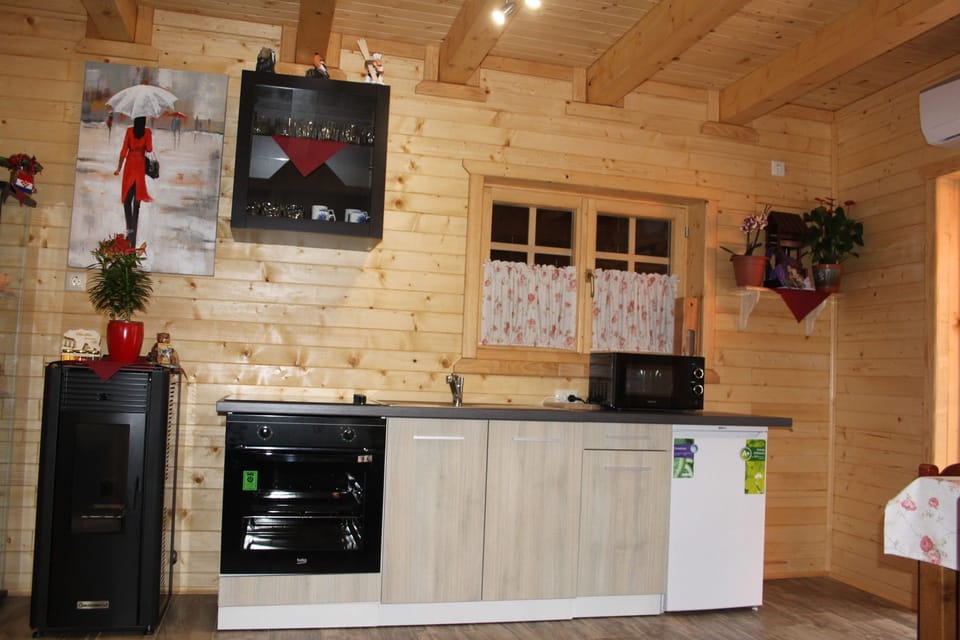 House, 3 Bedrooms, Balcony, Mountain View | Private kitchen