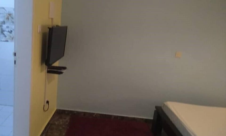 Classic Apartment | Desk, laptop workspace, blackout drapes, WiFi