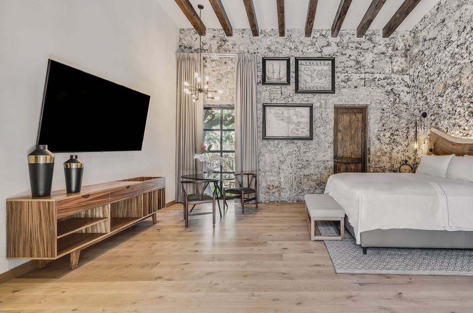 Minibar, in-room safe, desk, iron/ironing board