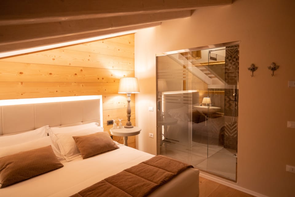 Deluxe Double Room | Premium bedding, minibar, in-room safe, blackout drapes