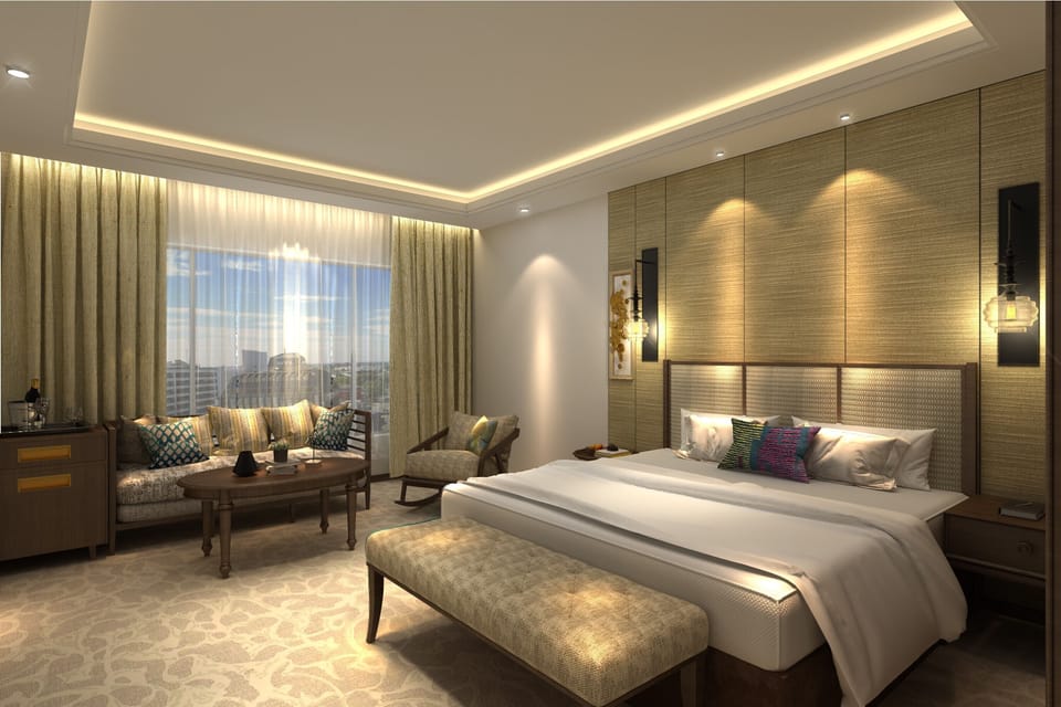 Luxury Suite | Minibar, in-room safe, desk, laptop workspace