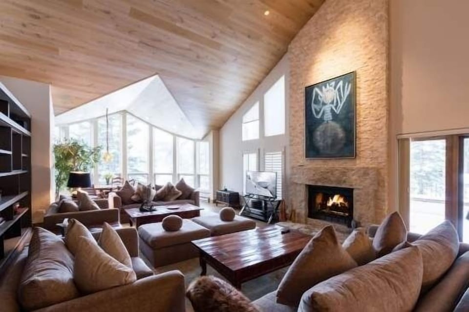 Apartment, 5 Bedrooms | Living area