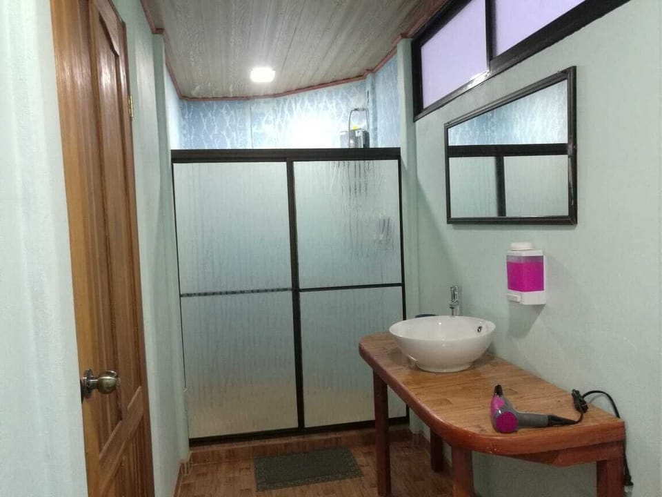 Comfort Cabin, 1 King Bed | Bathroom sink