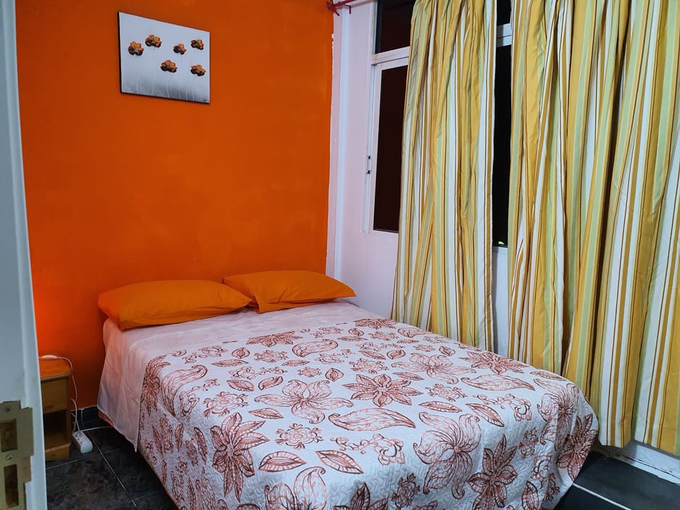 Double Room, Shared Bathroom | WiFi, bed sheets