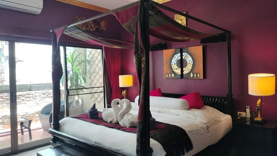 Junior Suite | Minibar, blackout drapes, free WiFi, bed sheets