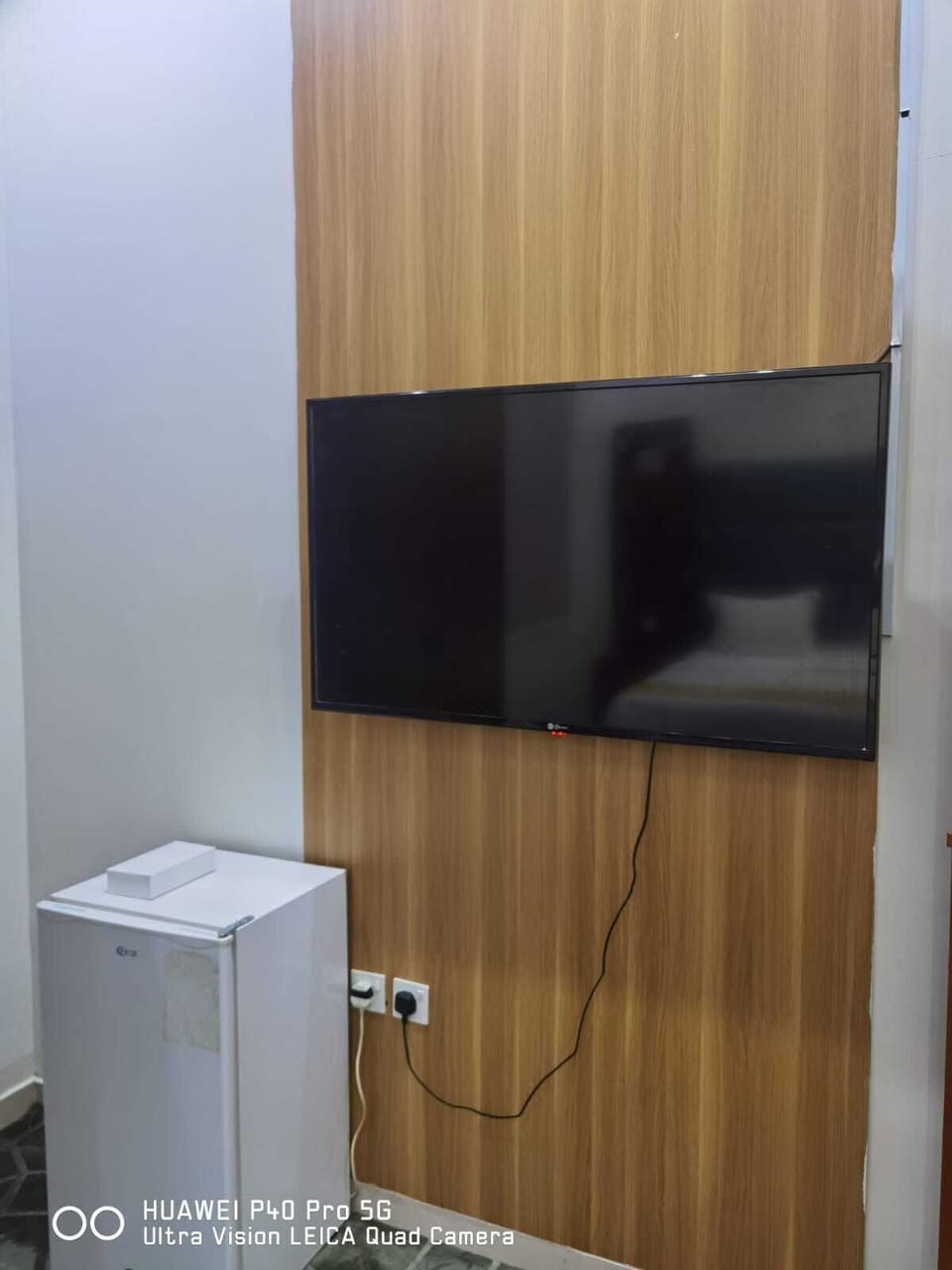 Exclusive Studio Suite | Living area | Flat-screen TV