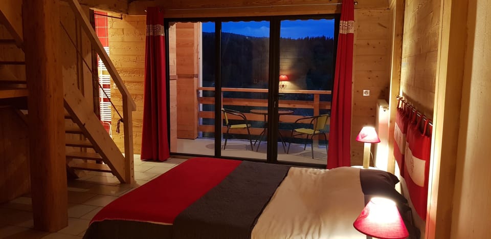 Deluxe Room | Egyptian cotton sheets, premium bedding, Select Comfort beds