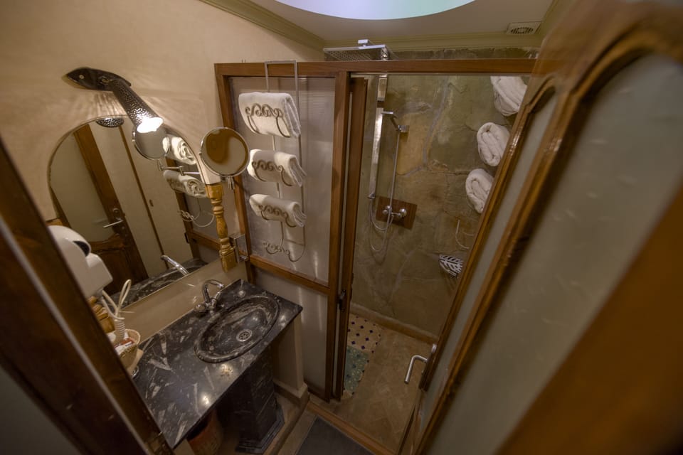 Superior Triple Room | Bathroom | Shower, rainfall showerhead, free toiletries, hair dryer