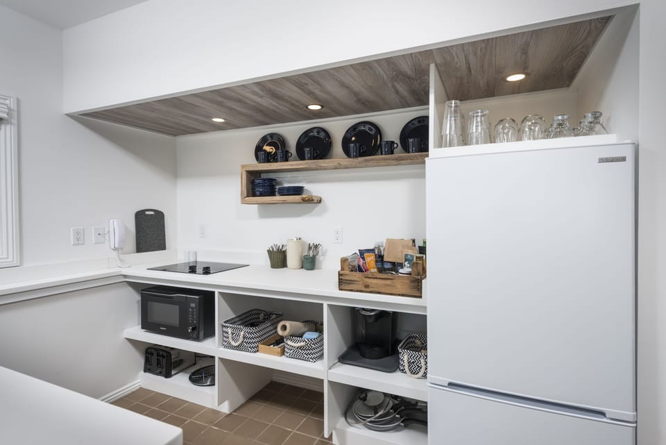 2 Bedroom Townhouse | Private kitchen | Mini-fridge, coffee/tea maker, electric kettle