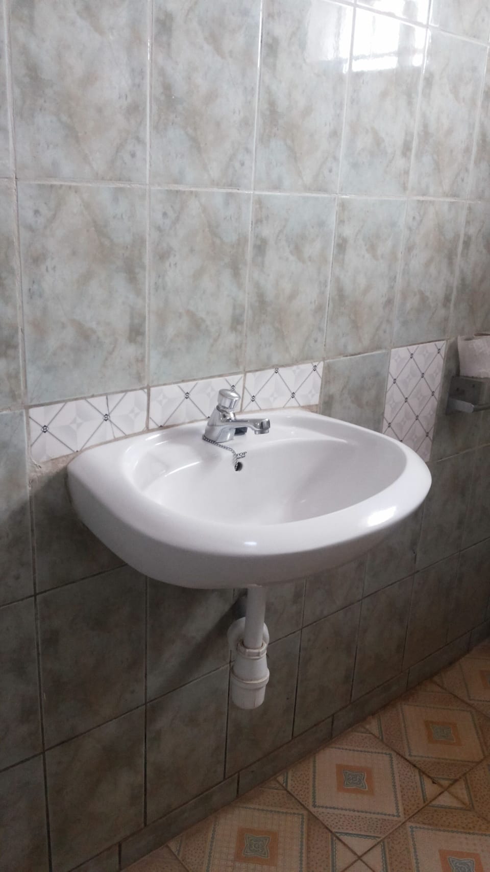 Bathroom sink