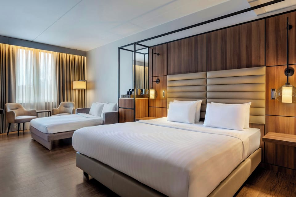 Family Room, 1 King Bed | Minibar, in-room safe, laptop workspace, blackout drapes