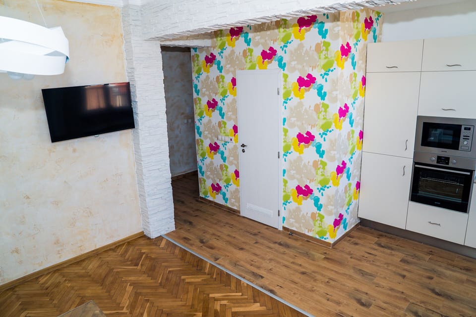 Luxury Apartment | Private kitchen | Fridge, microwave, oven, coffee/tea maker