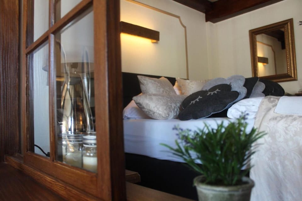 Hypo-allergenic bedding, in-room safe, individually decorated