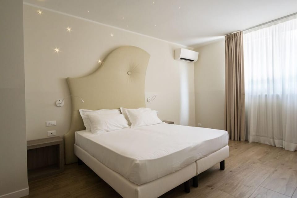 Deluxe Double Room | Minibar, soundproofing, free WiFi, bed sheets