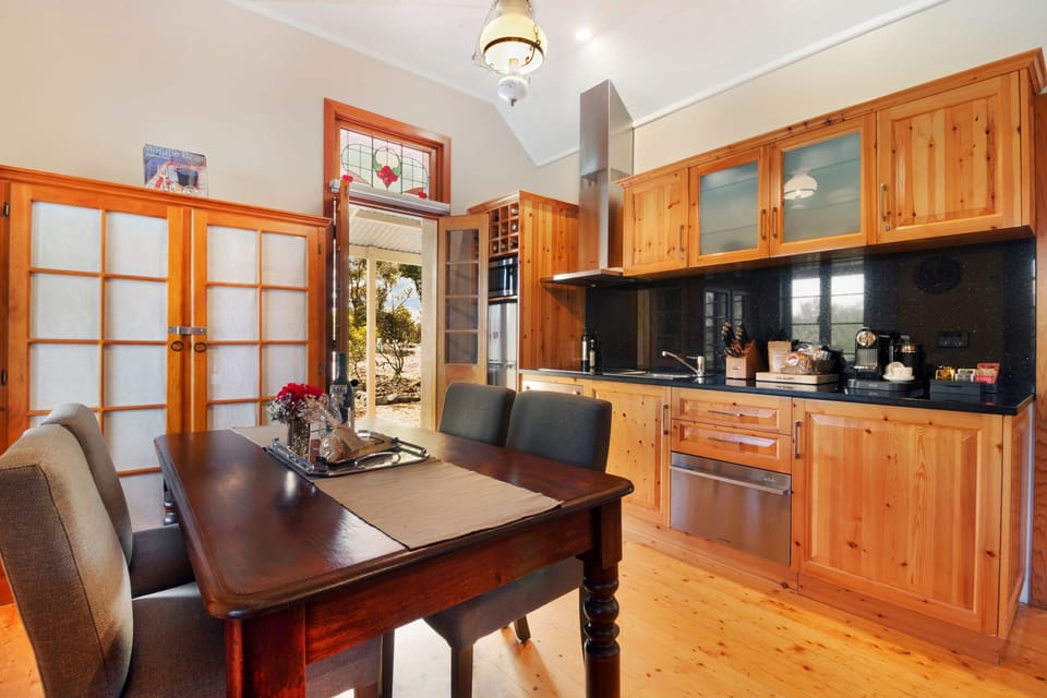 Premium Cottage, 1 Bedroom, Lake View | Private kitchen | Full-size fridge, microwave, stovetop, dishwasher
