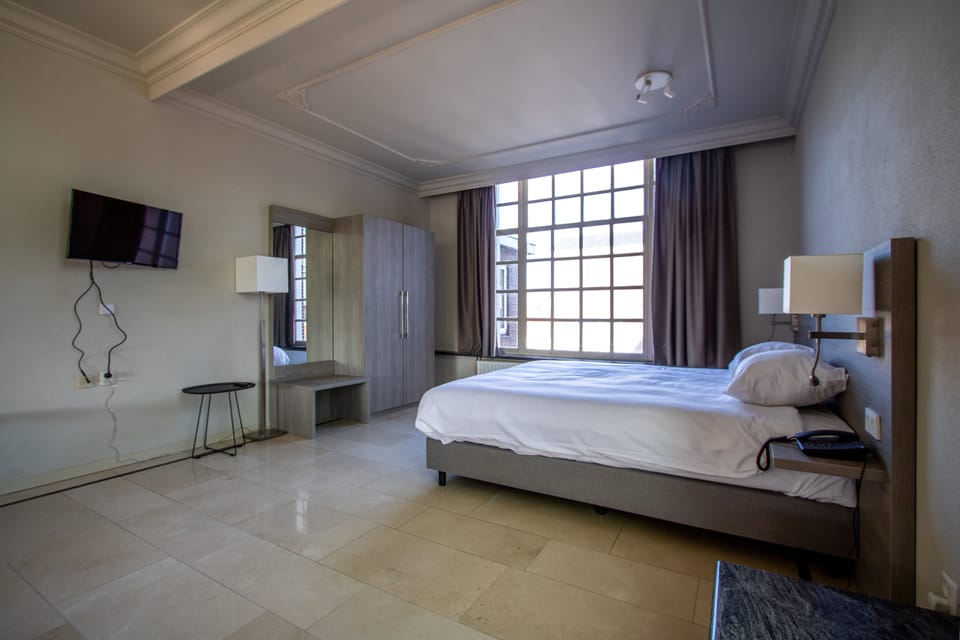 Desk, free WiFi, bed sheets