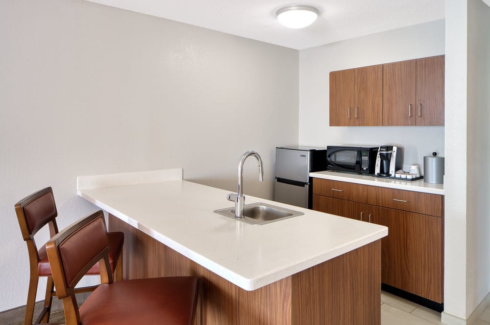 Suite, 1 Bedroom | Private kitchen | Coffee/tea maker