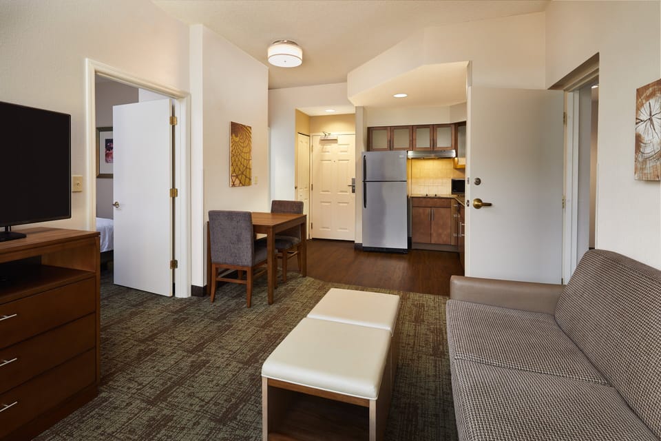 Premium bedding, in-room safe, desk, blackout drapes