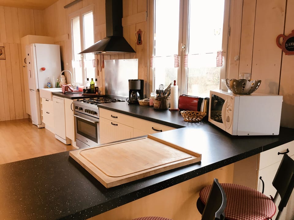 Loft Lapopie | Private kitchen | Shared fridge, microwave, coffee/tea maker, electric kettle