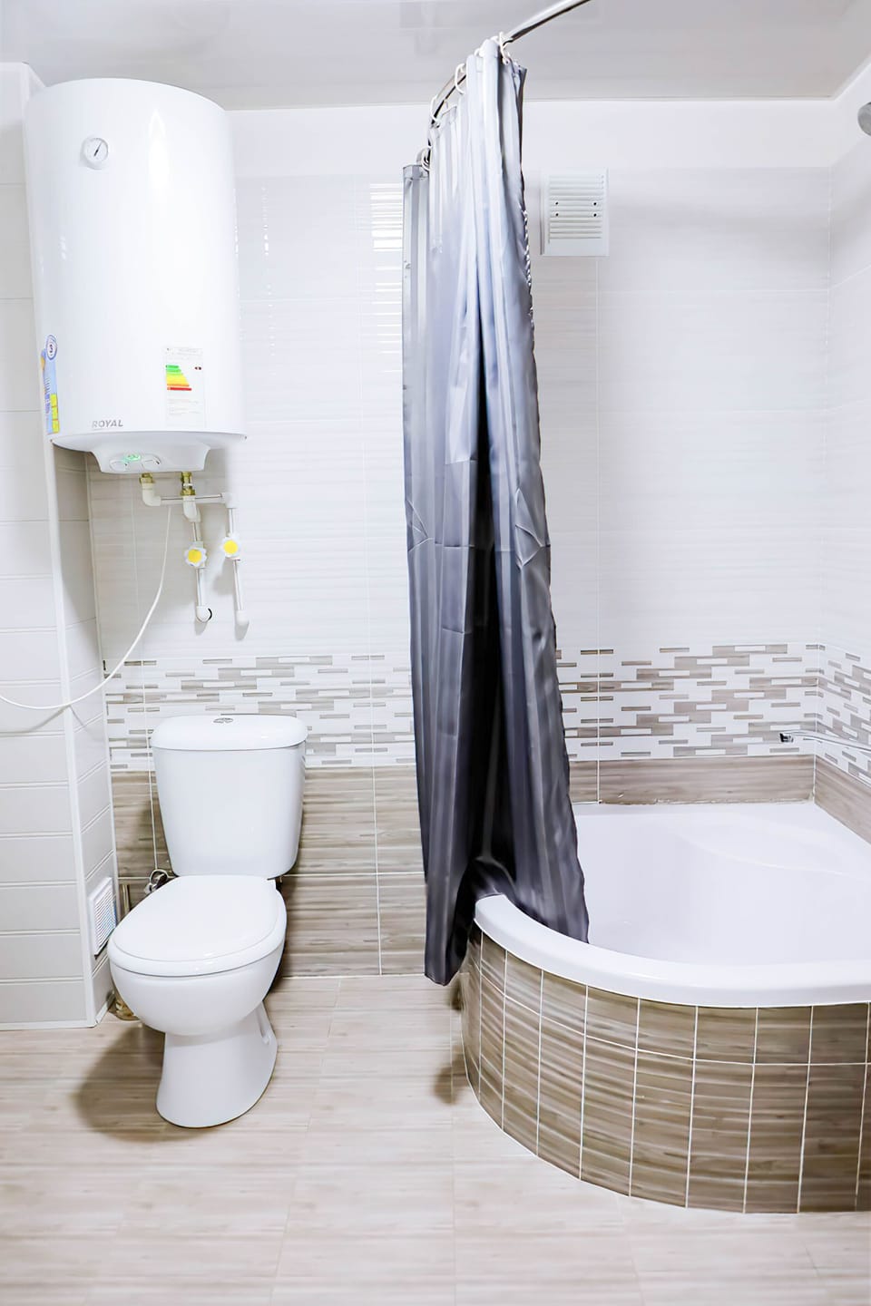 Superior Room | Desk, laptop workspace, blackout drapes, soundproofing