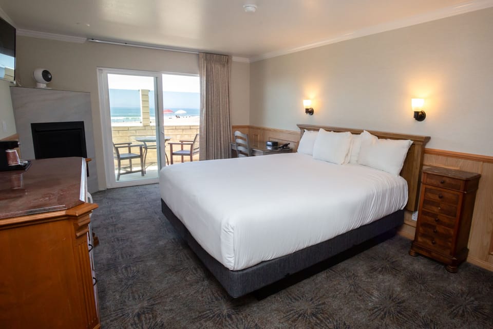 Standard Room, Non Smoking (King Patio) | WiFi (free), bed sheets