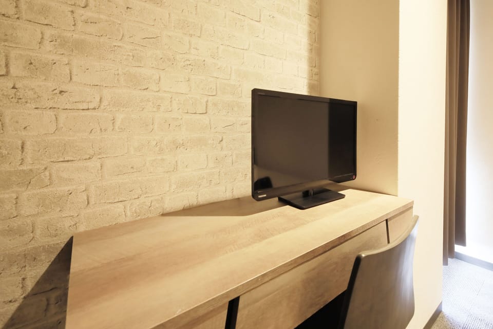 In-room safe, laptop workspace, iron/ironing board, free WiFi