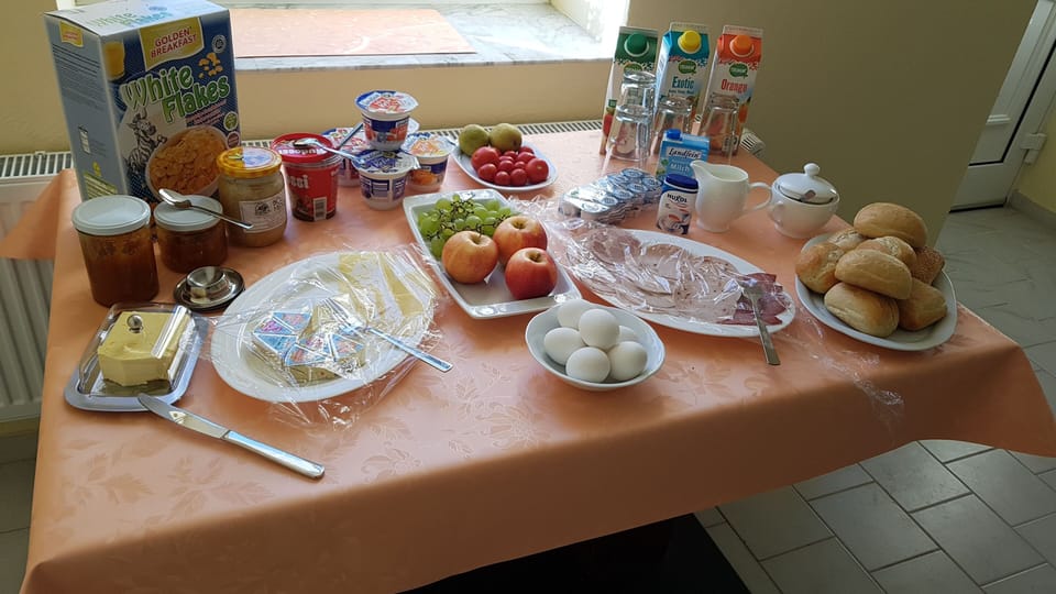Daily buffet breakfast for a fee