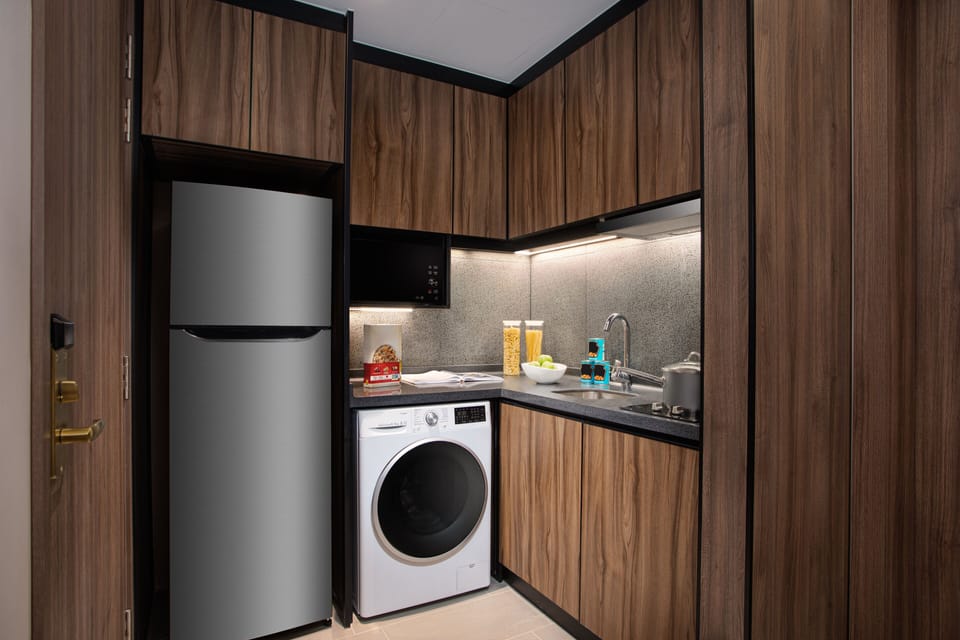 Premier Room, 1 Bedroom | Private kitchen | Electric kettle
