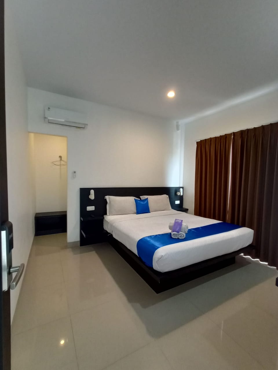 Exclusive Double Room | Desk, soundproofing, free WiFi, bed sheets