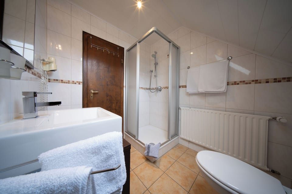 Triple Room, Balcony | Bathroom | Shower, towels