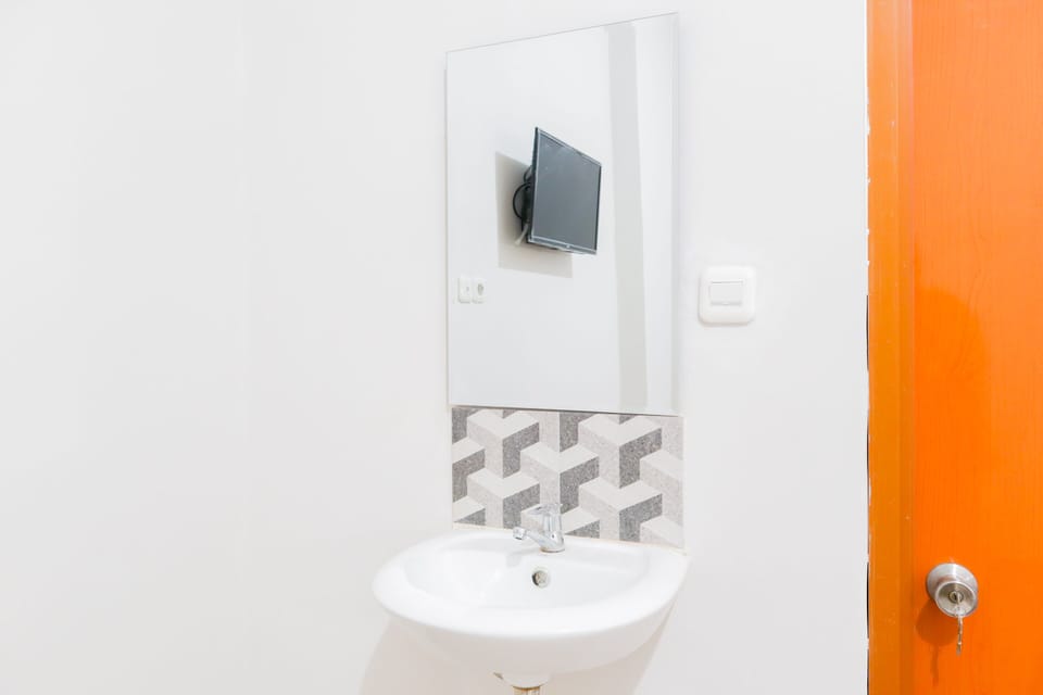 Deluxe Double Room | Bathroom | Shower, towels