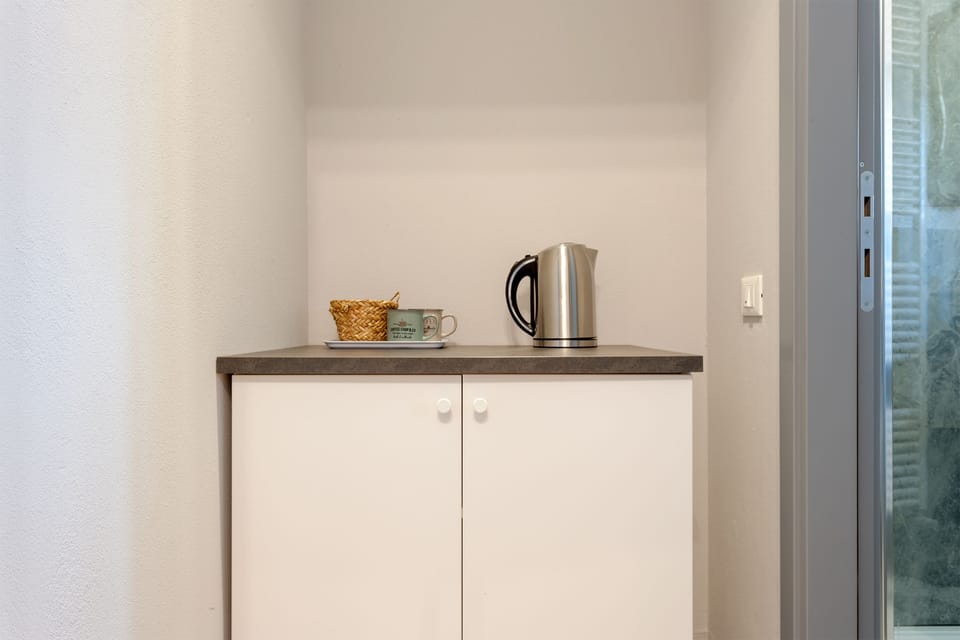 Deluxe Double or Twin Room | Bathroom | Shower, rainfall showerhead, free toiletries, hair dryer