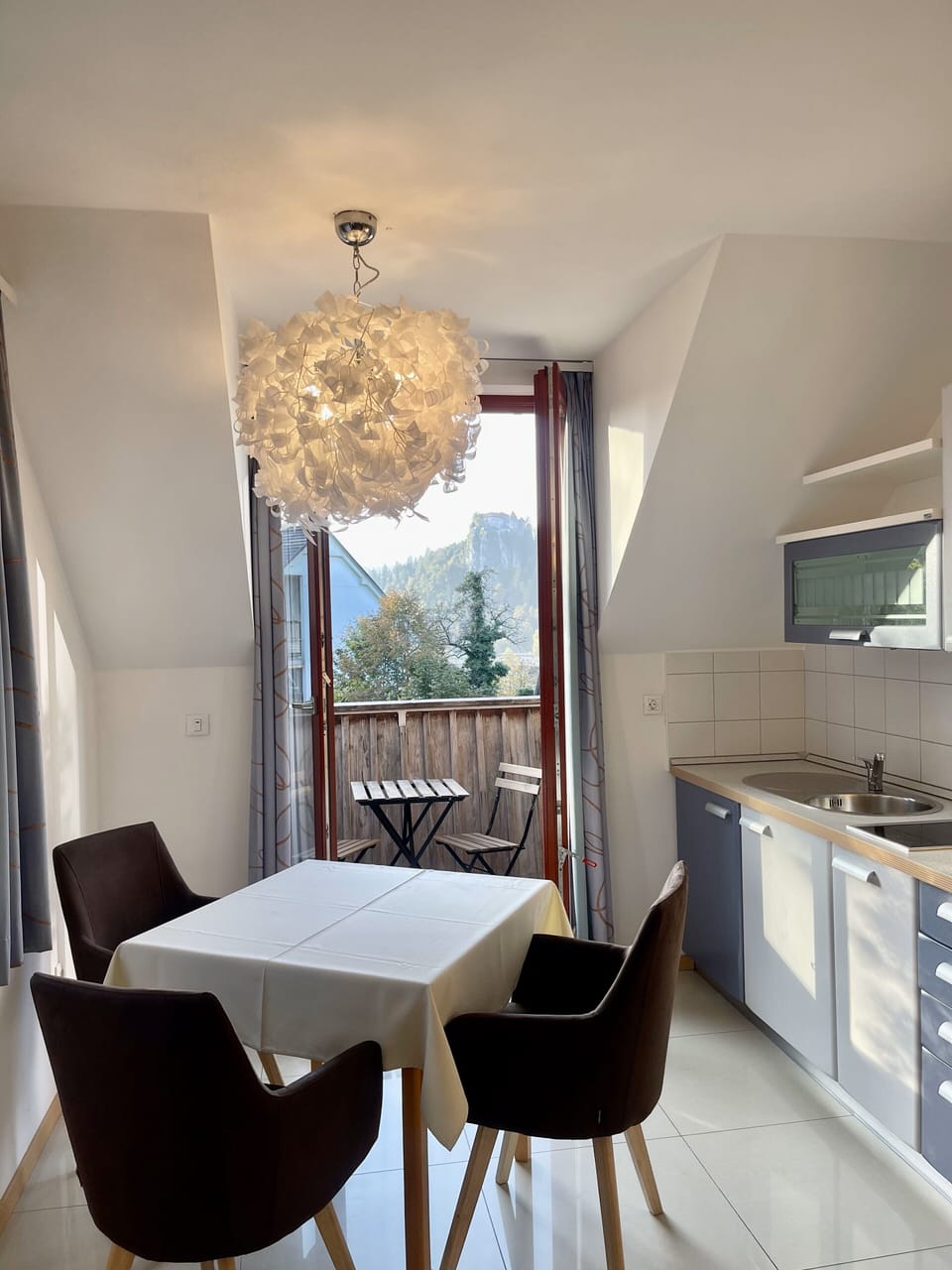 Deluxe Studio (Studio z balkonom) | Private kitchen | Coffee/tea maker, electric kettle