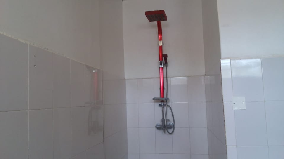 Deluxe Single Room | Bathroom shower