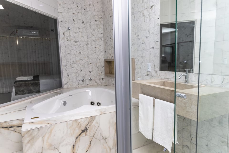 Deluxe Double Room, 1 Bedroom, Garden View | Jetted tub