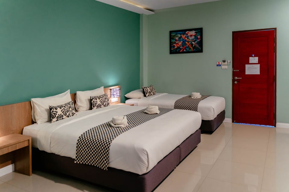 Standard Triple Room | Desk, free WiFi, bed sheets