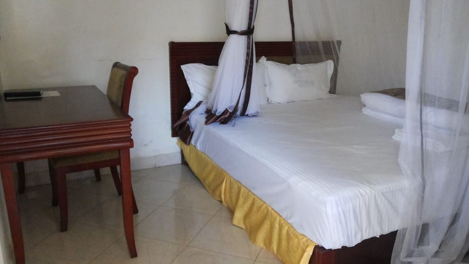 Single Room, Shared Bathroom | Desk, soundproofing, free WiFi, bed sheets