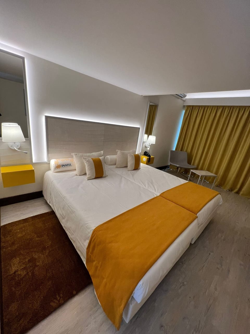 Minibar, desk, soundproofing, free cribs/infant beds