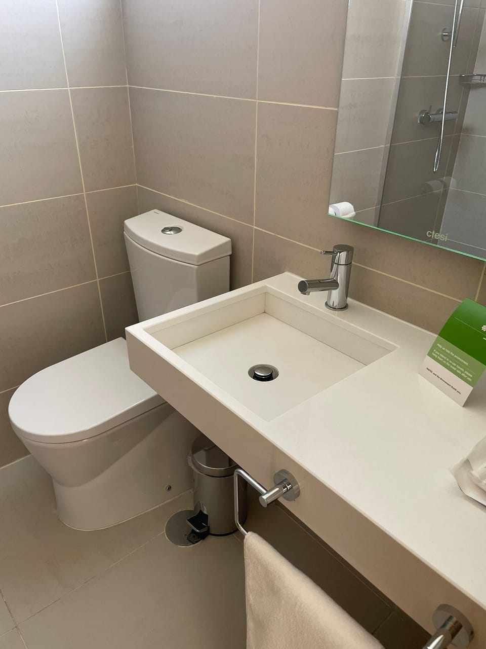 Shower, free toiletries, towels
