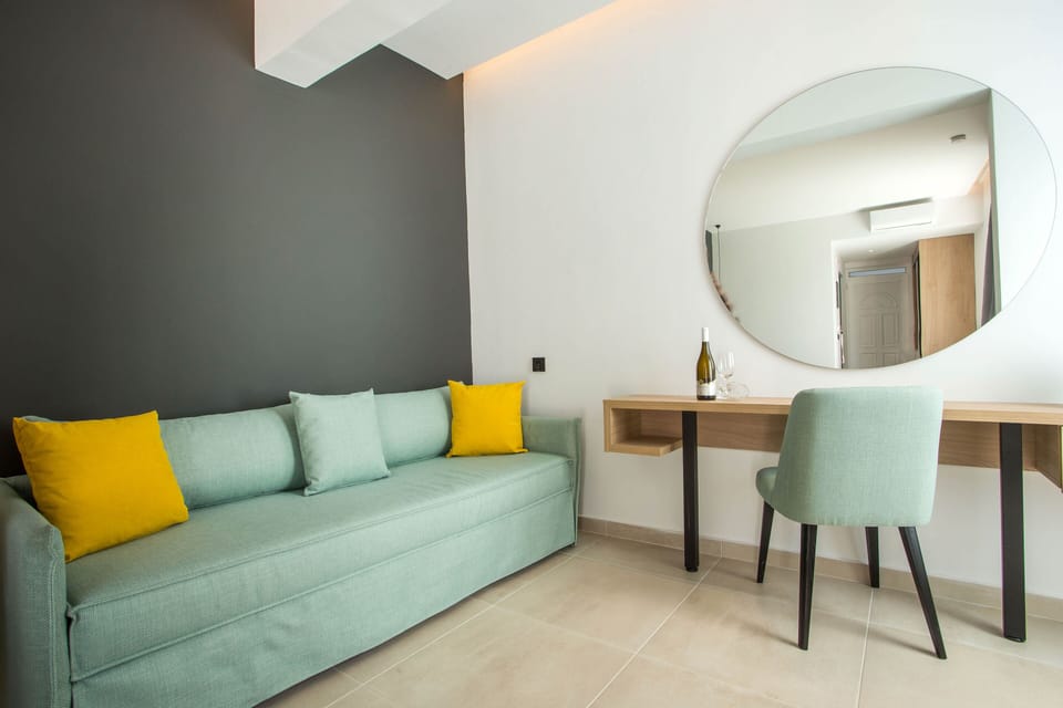 Senior Studio Suite | 1 bedroom, hypo-allergenic bedding, in-room safe, blackout drapes